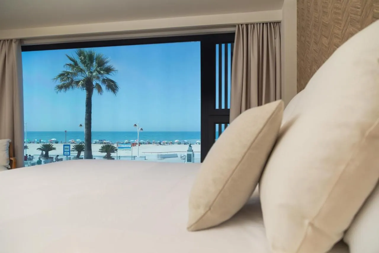 Apartamentos Playa Victoria Cadiz Aparthotel